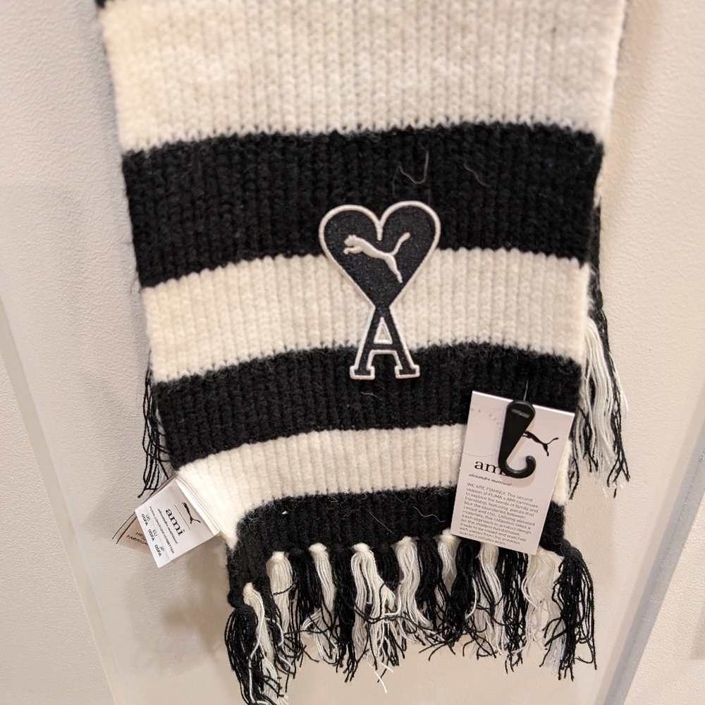 NWT AMI/PUMA COLLAB SCARF